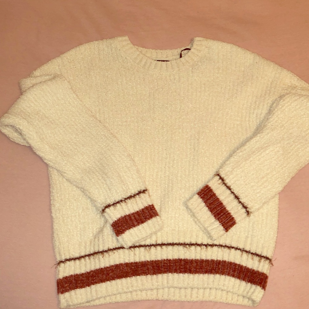 Fall must-have, brand new knitted sweater! ✨